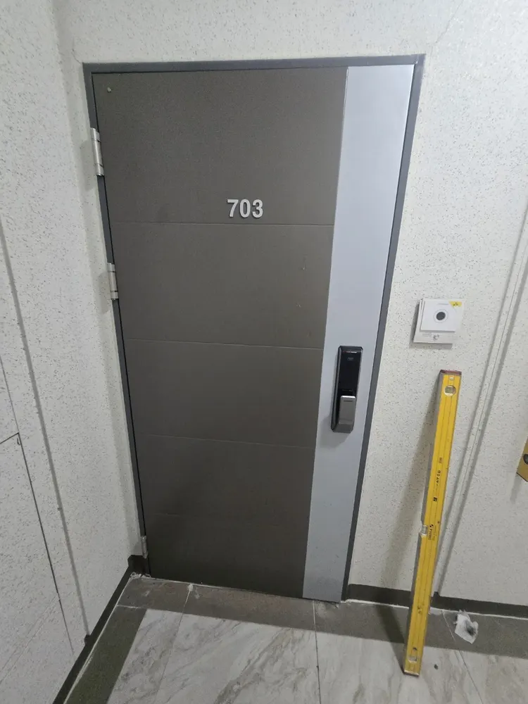 현관문 힌지 자가진단 시공사례